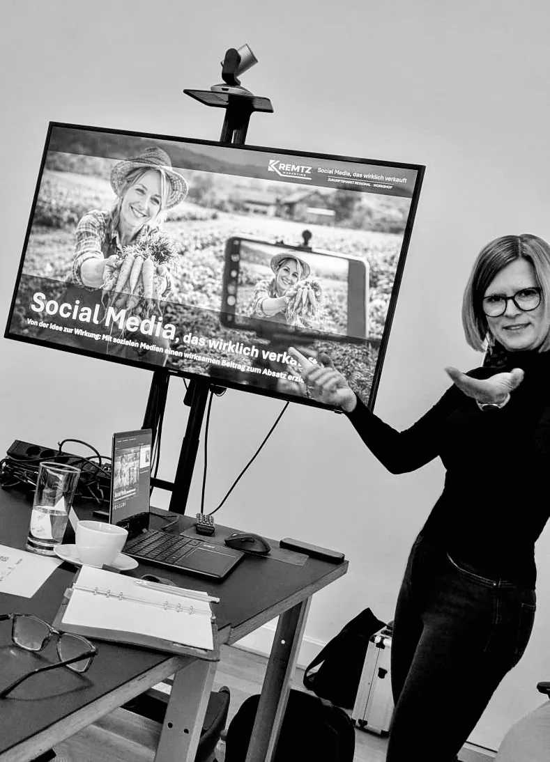 Franziska Kremtz bei einer Präsentation zu Social Media